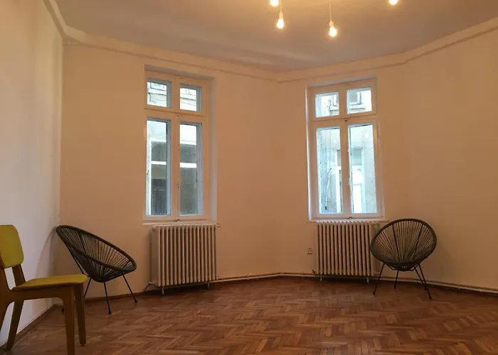 Calea Mosilor Vintage Minimalist 4