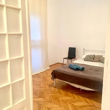 Calea Mosilor Vintage Minimalist 4